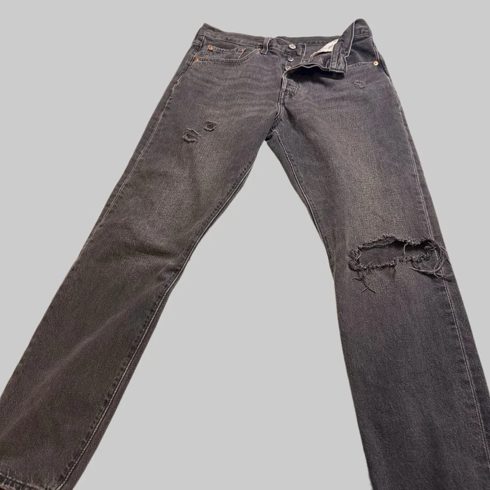 Levi's Women's Premium 501 S High Rise Distressed‎ Jeans Capital "E" Black Sz 30 - Picture 8 of 10